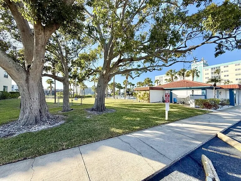 10350 Imperial Point Dr W #10 — Photo 41