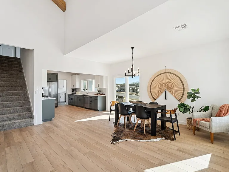 2410 W Charleston St — Photo 15