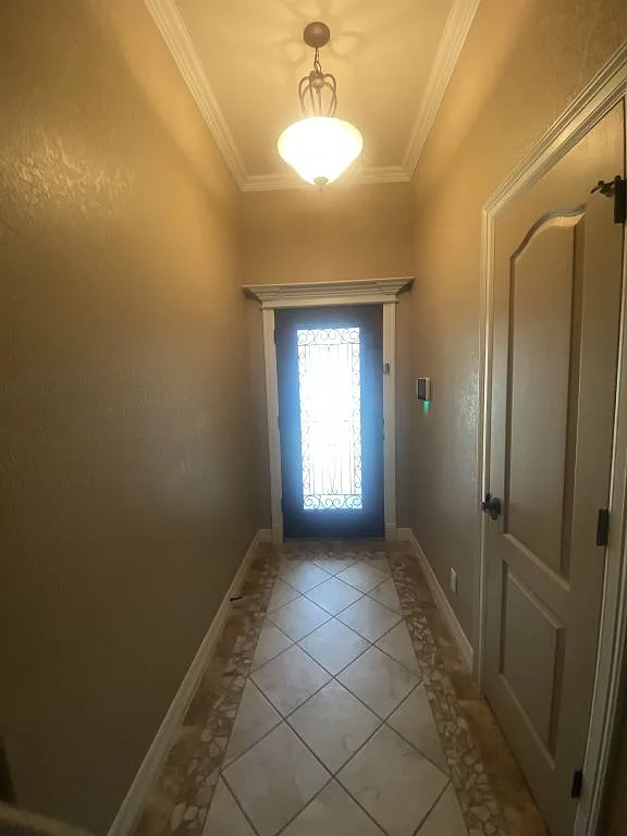 4 bed, 2000 sqft, $1,975 — Photo 2