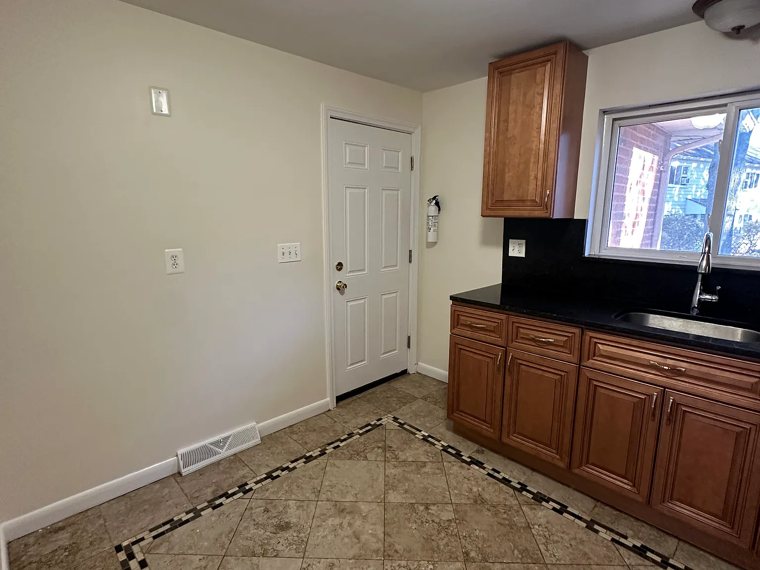 2 bed, 1000 sqft, $2,595 — Photo 2