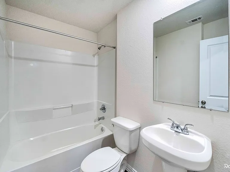 229 De Haven St #B — Photo 2