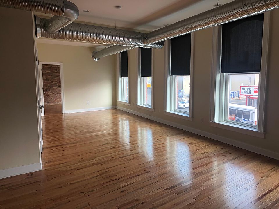1st image of 1526 Main St APT 4