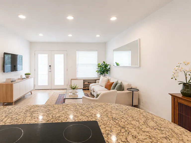 609 Blanco St #106 — Photo 4