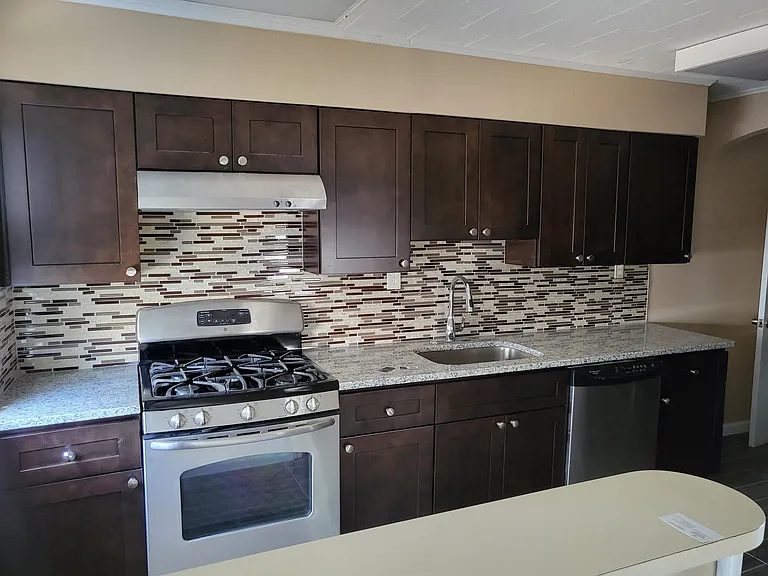 2901 Devereaux Ave — Photo 3