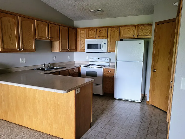 525 Penn Ct #11 — Photo 3