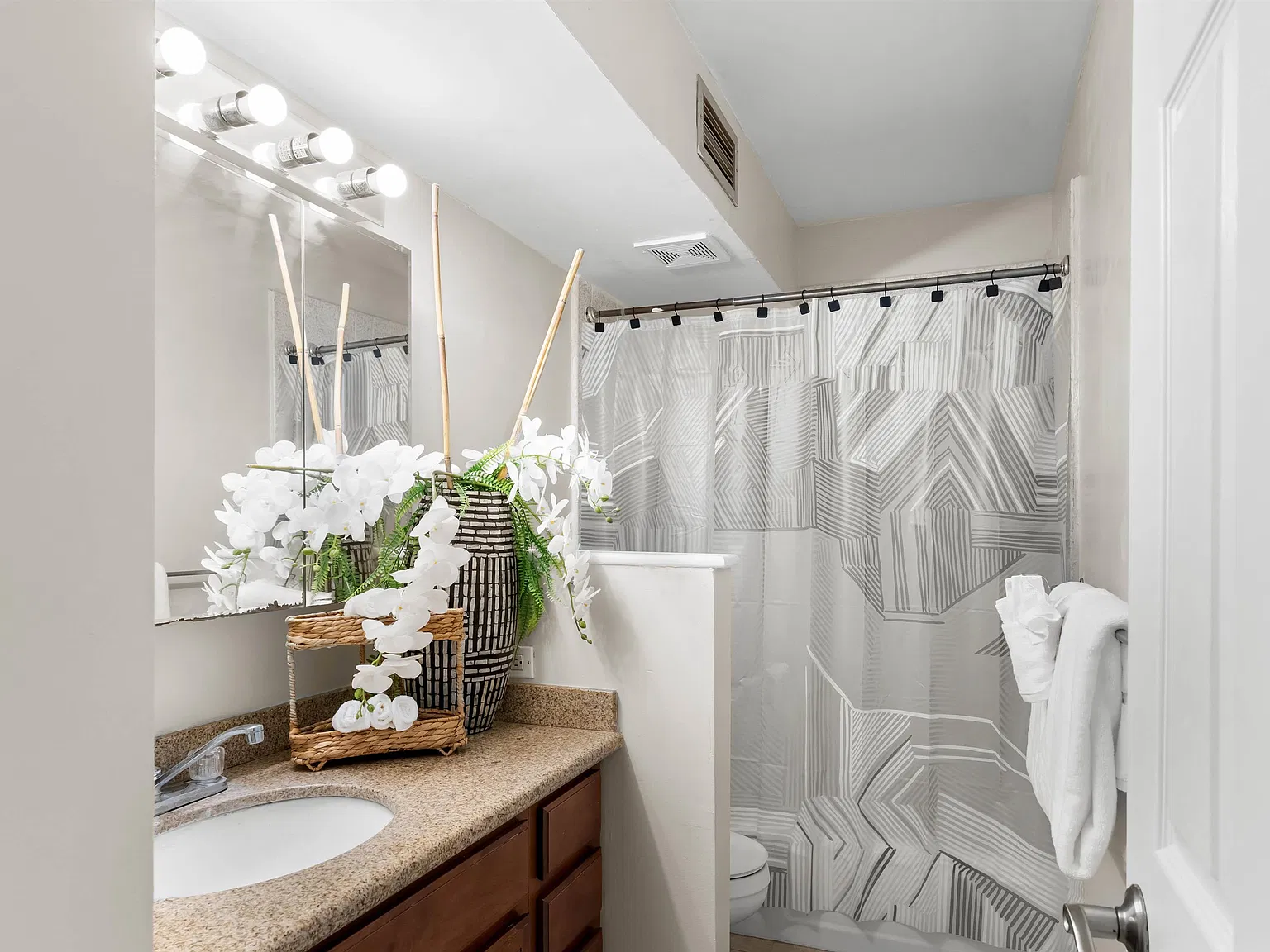 1 bed, 631 sqft, $2,700 — Photo 3
