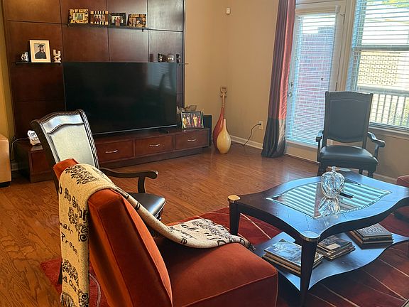 5th image of 1664 Sabastian Point