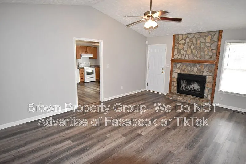 3 bed, 2.0 bath, 1050 sqft, $1,395 — Photo 4