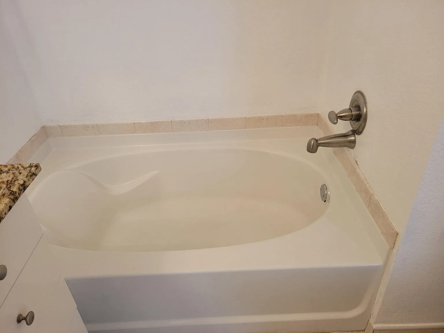 The Radius Condominium — Photo 2