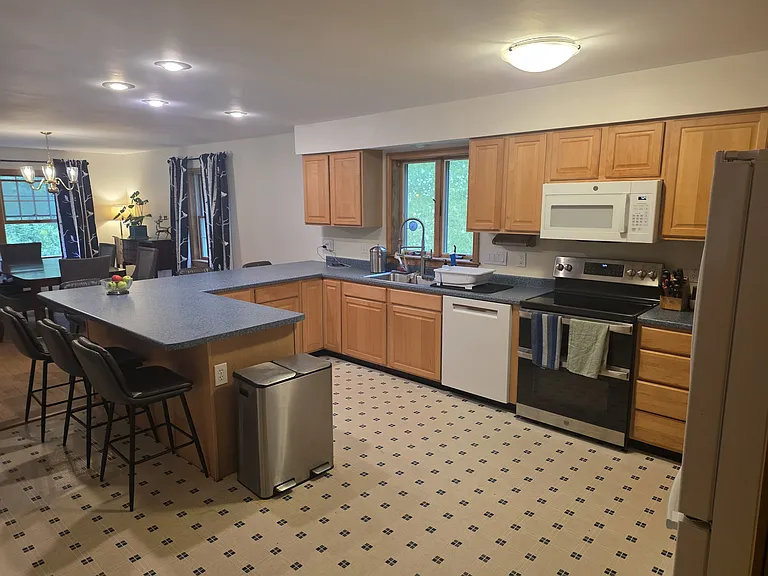 1350 Barker Rd — Photo 6