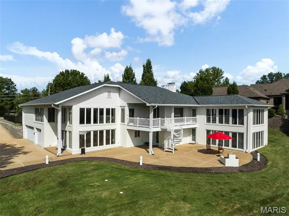 7006 Christopher Dr, Saint Louis, MO 63129