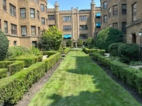 2432 W Greenleaf Ave #2, Chicago, IL 60645