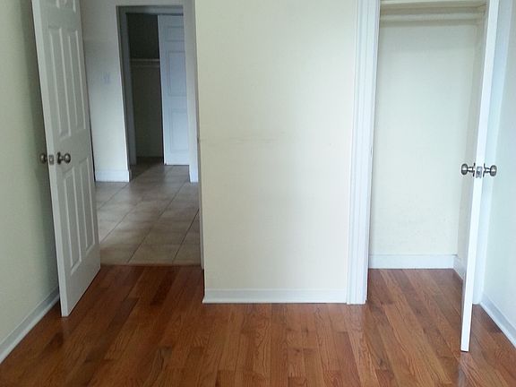 4th image of 2542 35th St APT 1R