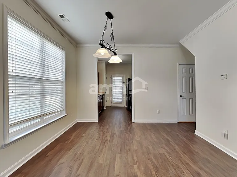 641 Woodson Dr — Photo 5