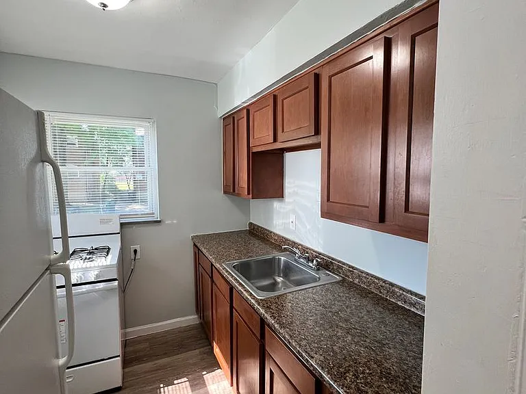 1640 Anita Pl — Photo 6