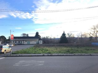 402 8th St, Fortuna, CA 95540
