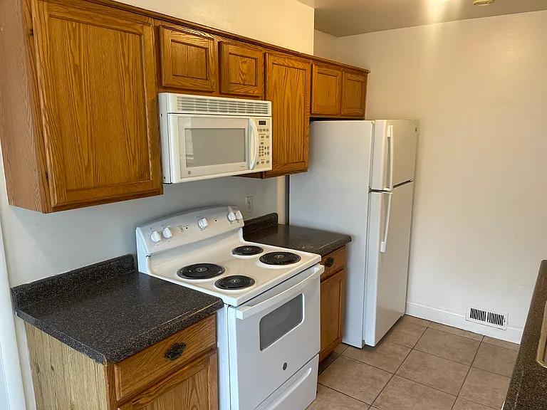 754 W Colorado St — Photo 3