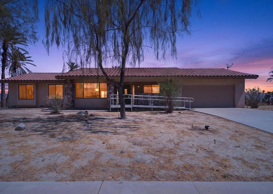 1st image of 3135 E Club Cir