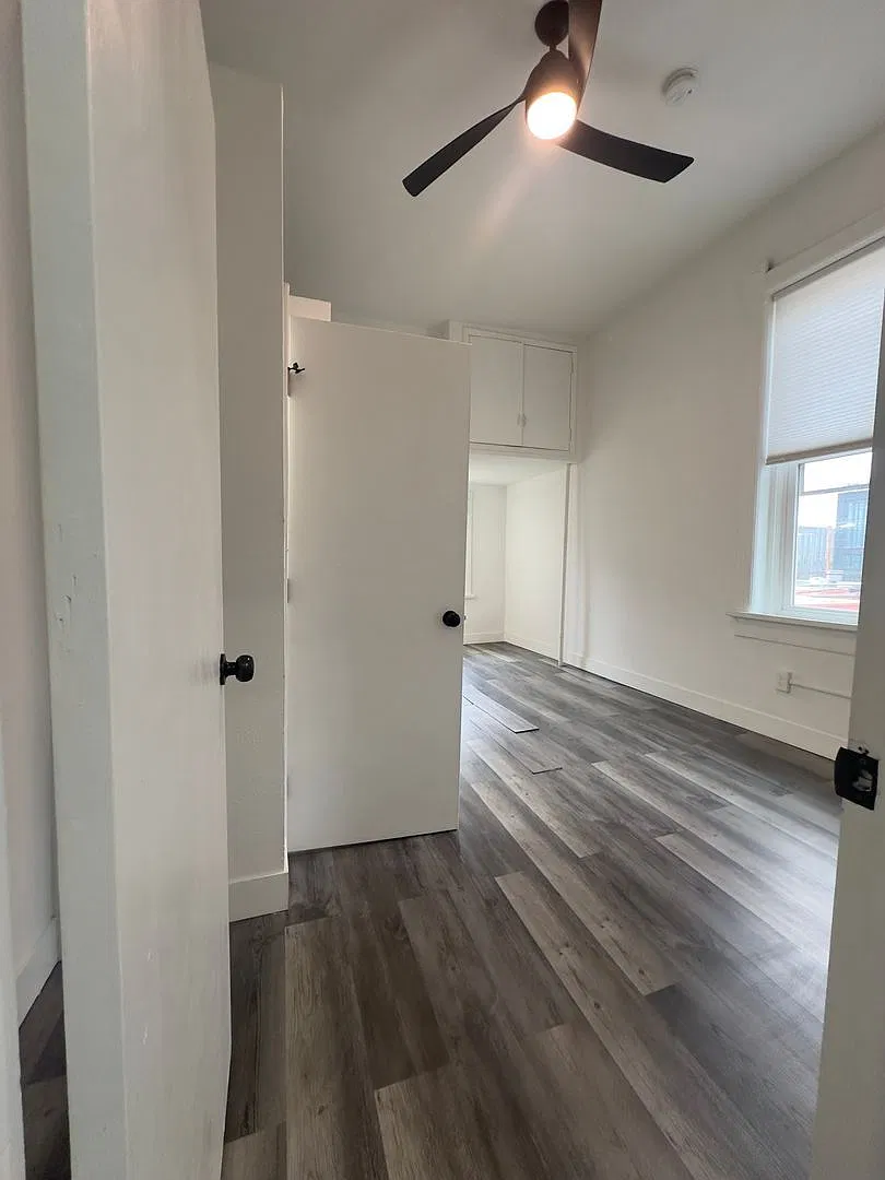 2031 Curtis St — Photo 3