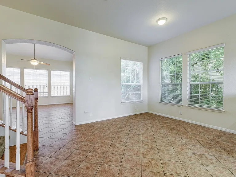5102 Caswell Ave — Photo 10