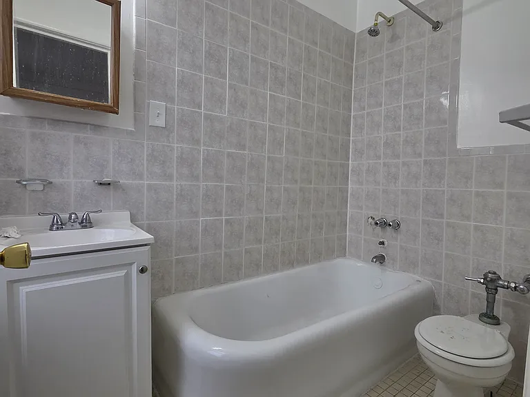 45 E Mosholu Pkwy N #3D — Photo 2