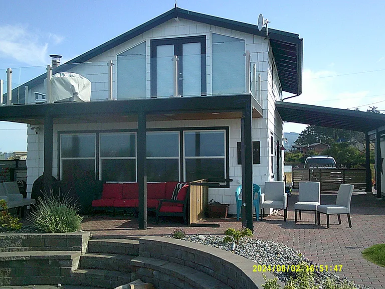 131 Beach Dr — Photo 30