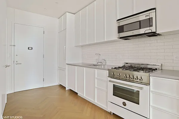 Rented by Hooli Homes New York Inc | media 28