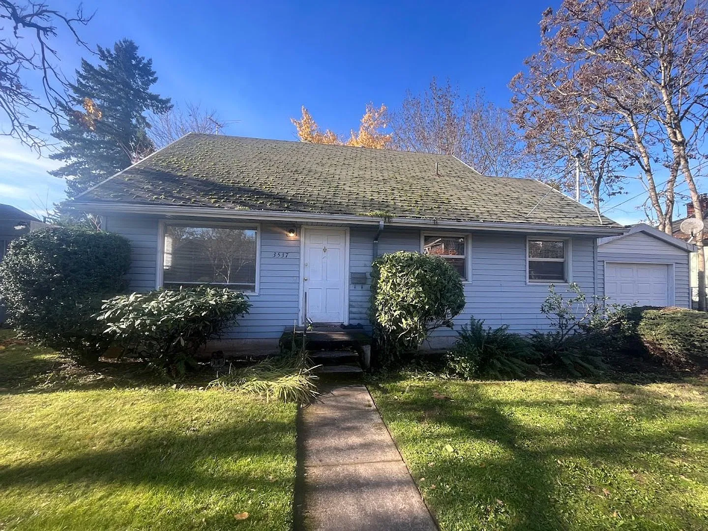 Great SE Powell 3 Bedroom with Large Fully Finished Attic — Photo 2