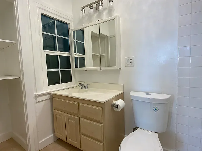 5429 1/4 Harold Way — Photo 9