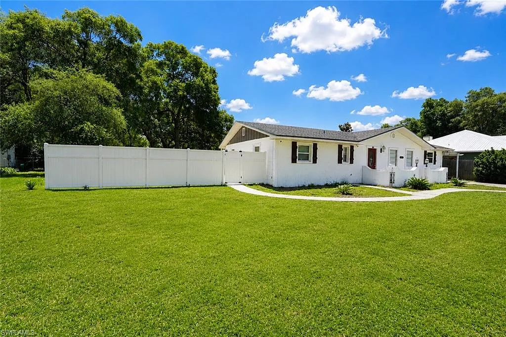 3 bed, 2.0 bath, 1680 sqft, $2,400 — Photo 4