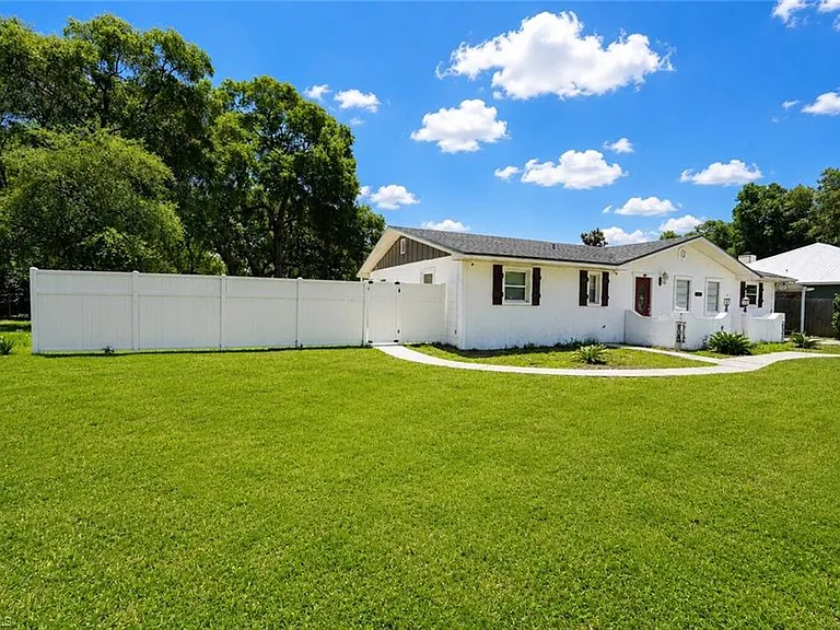 655 SW Pointview Rd — Photo 4