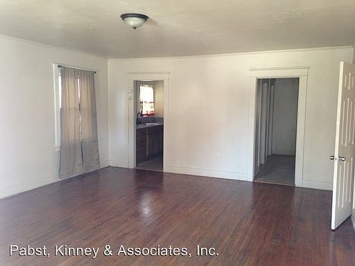 2nd image of 442 E 16th St