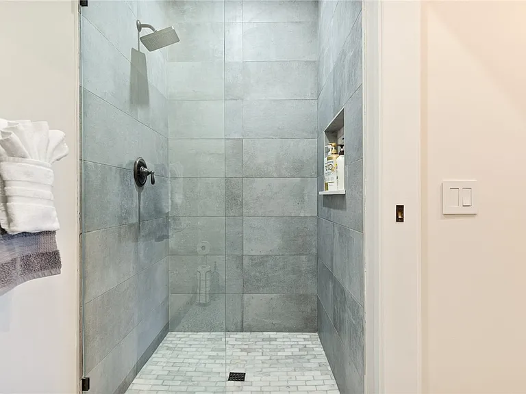 1215 Valley View Dr — Photo 16