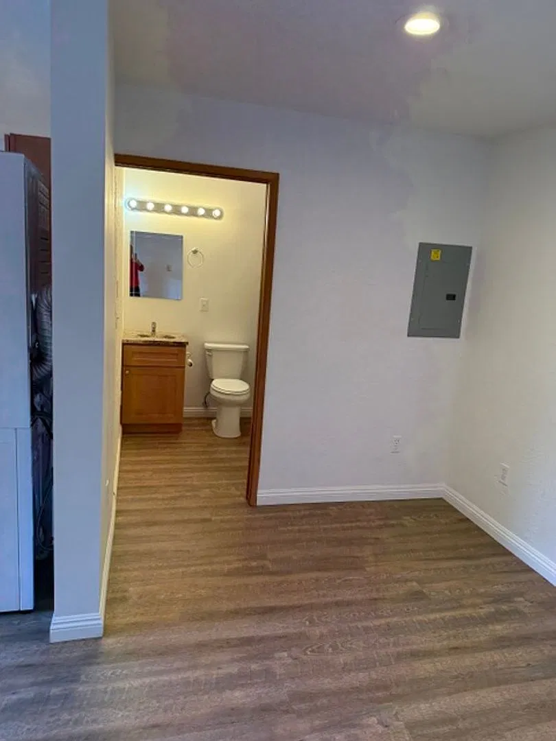 55 Years Old Or Older Studio Apartment — Photo 3