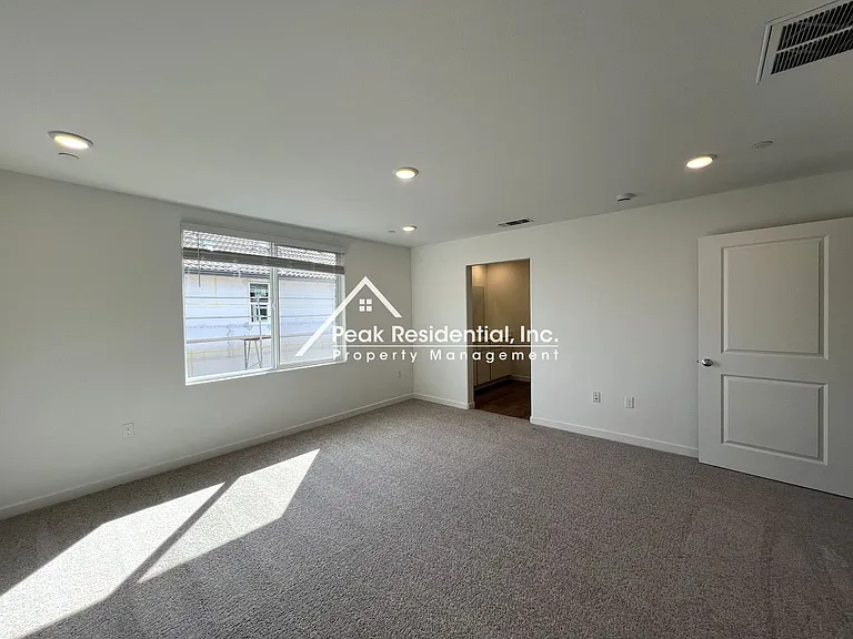 5218 Senesta Cir — Photo 20