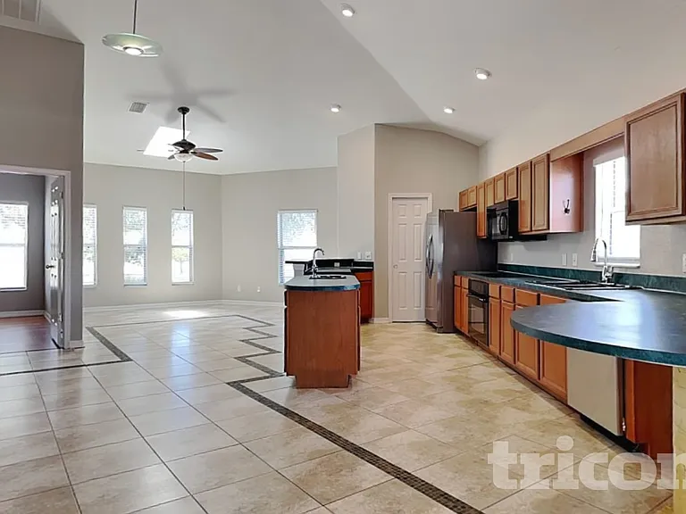 229 Lookout Dr — Photo 6