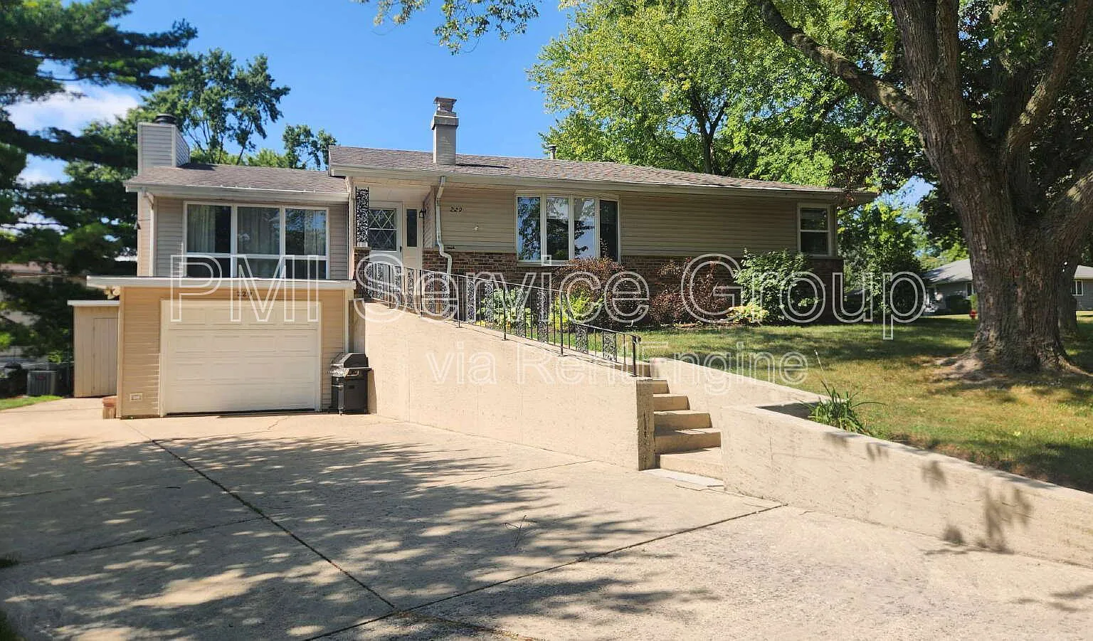 4 bed, 2.0 bath, 2100 sqft, $2,745 — Photo 1