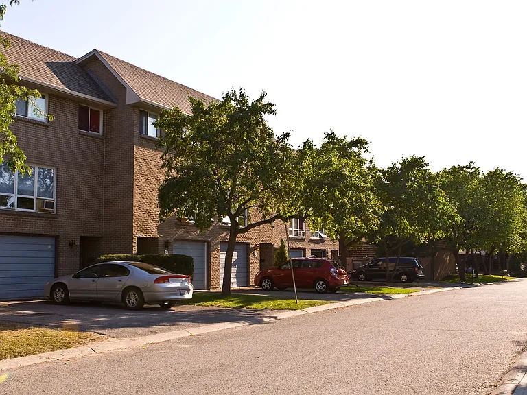 305 Briarhill Ave — Photo 1