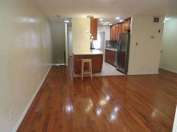 3rd image of 356A Chauncey St #1