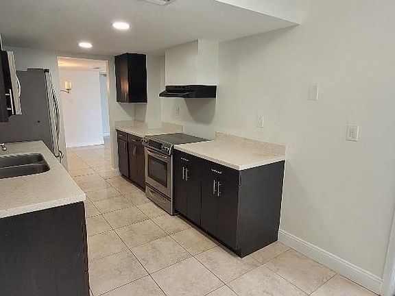 2nd image of 18011 Biscayne Blvd APT 301
