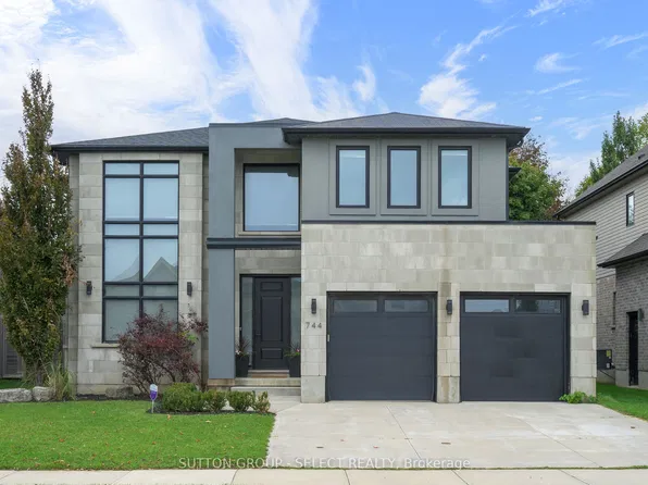 744 Hickorystick Ky, London, ON N6G 0M9