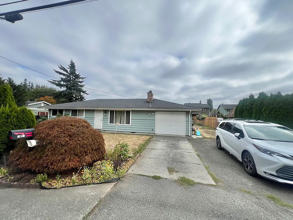 8825 46th Dr NE