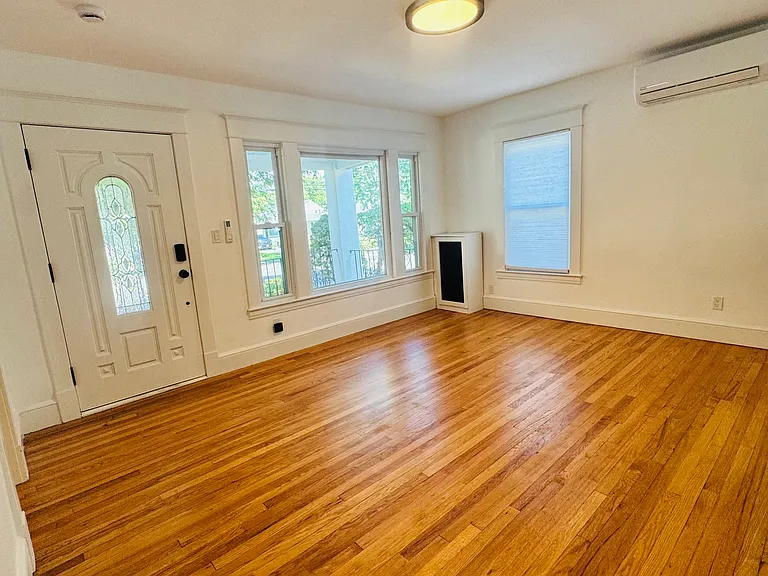 1083 Sumner Ave #1 — Photo 9