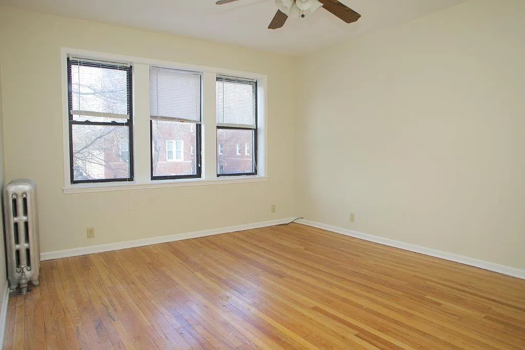 1552 W Arthur Avenue — Photo 3