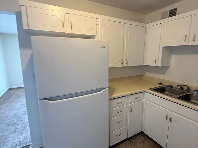 5811 Maple St — Photo 10