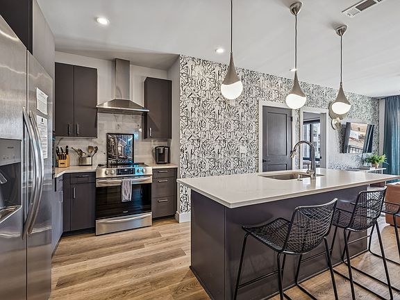 4th image of 303 31st Ave N #413