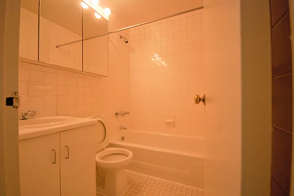 Rented by DSA Realty Midtown West | media 16