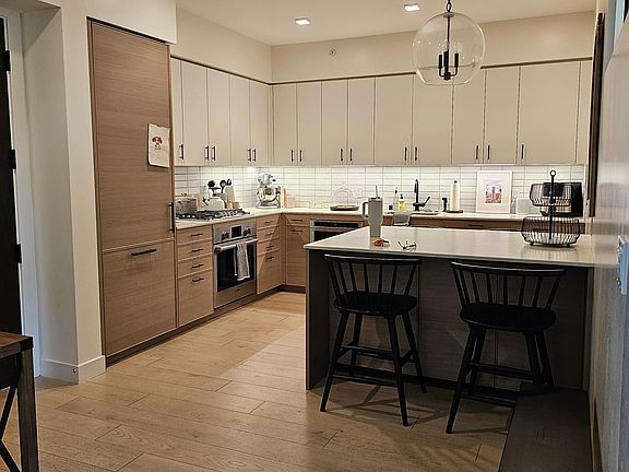 5th image of 1598 Bay St Unit 202