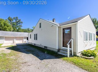 21524 Roosevelt Ave, Farmington Hills, MI 48336