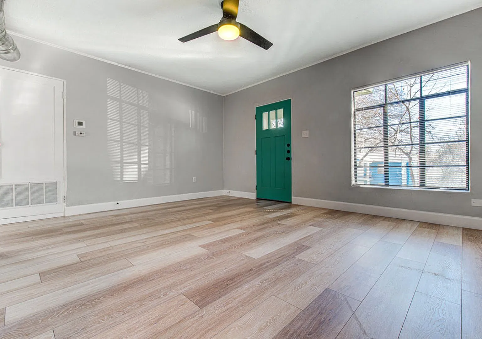 3904 Maplewood Ave — Photo 3